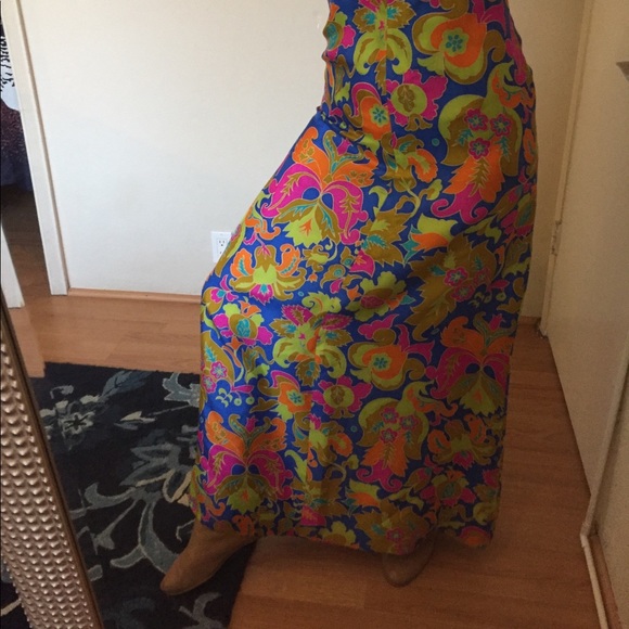 Brilliant patterned, vintage, form fitting dress - Picture 5 of 8